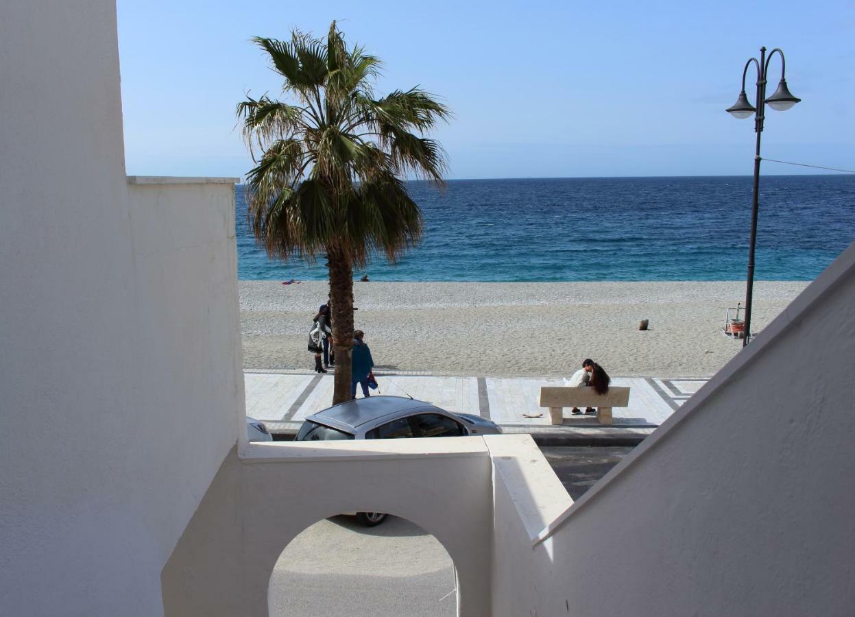 Mareblu Apartment Scilla Bagian luar foto
